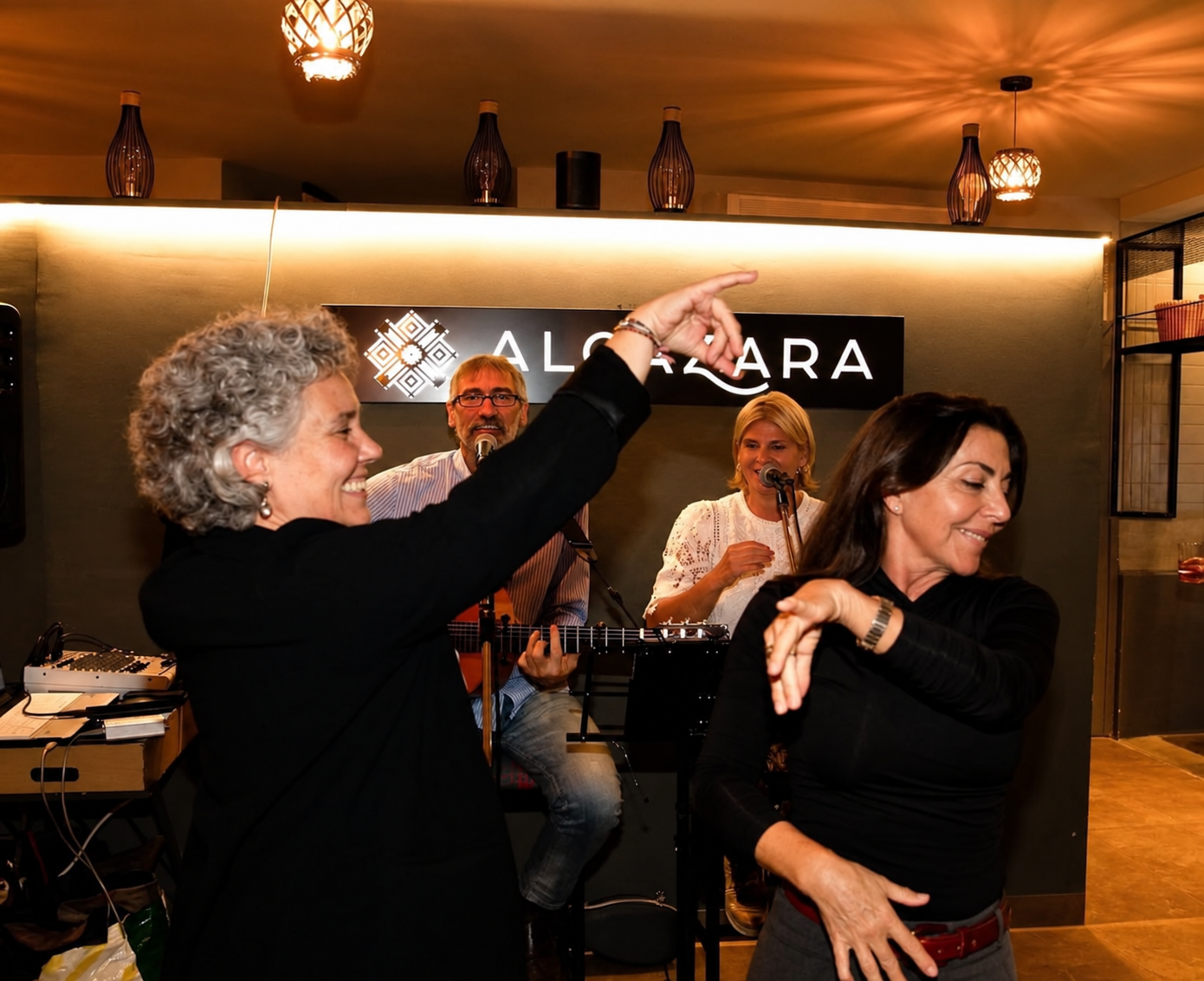 Actuación musical en directo en Algazara