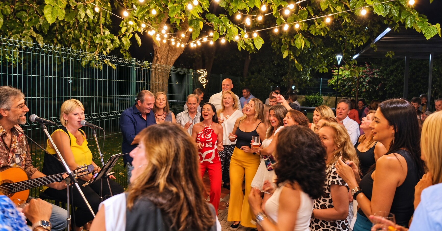 Celebración con música en directo en la terraza de Algazara